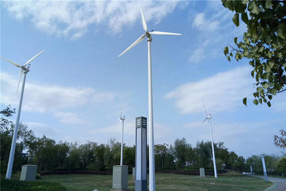 Hệ thống máy phát điện gió nối lưới CE 50KW IP54 Máy phát điện tuabin gió Điện áp đầu ra 380V