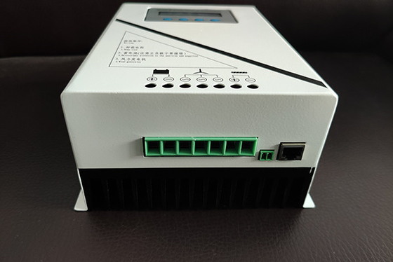 Tắt lưới Bộ điều khiển sạc MPPT Pin 48V 1000W được kết nối với màn hình LCD
