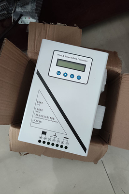 Tắt lưới Bộ điều khiển sạc MPPT Pin 48V 1000W được kết nối với màn hình LCD